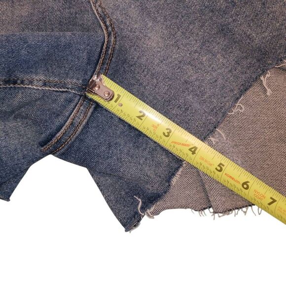 Ava & Viv Stretch High Rise Midi Distressed Raw Hem Jean Shorts Size 26. - Picture 7 of 8